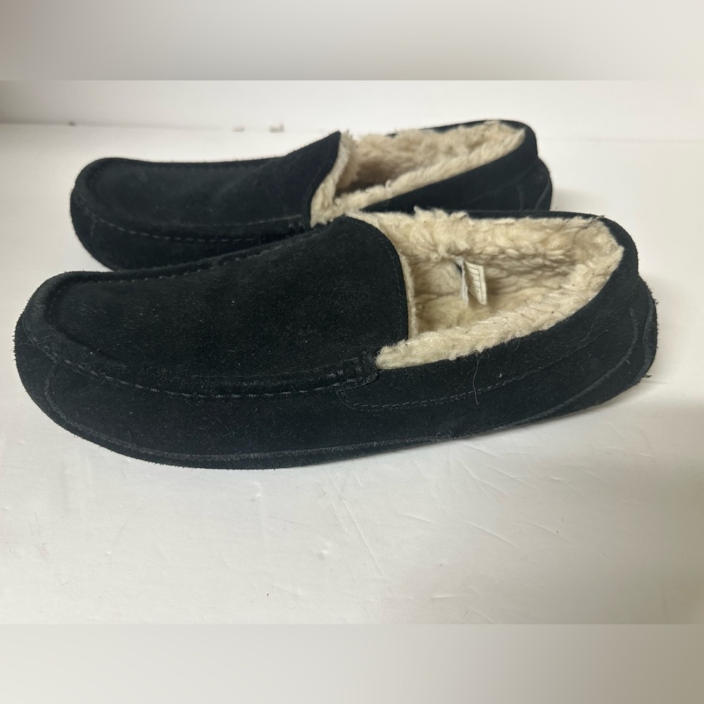 UGG Men's Black Slippers with Cream Lining Size 10 - Picture 1 of 7
